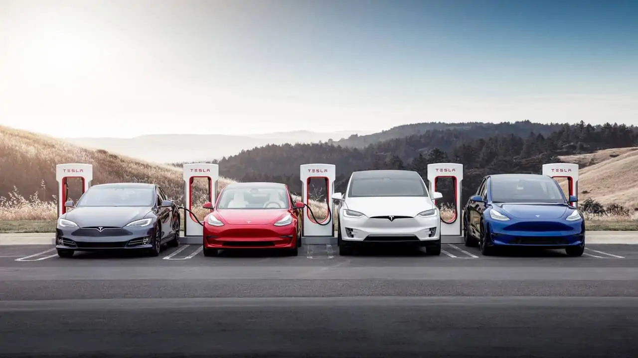 Tesla Modelle am Supercharger