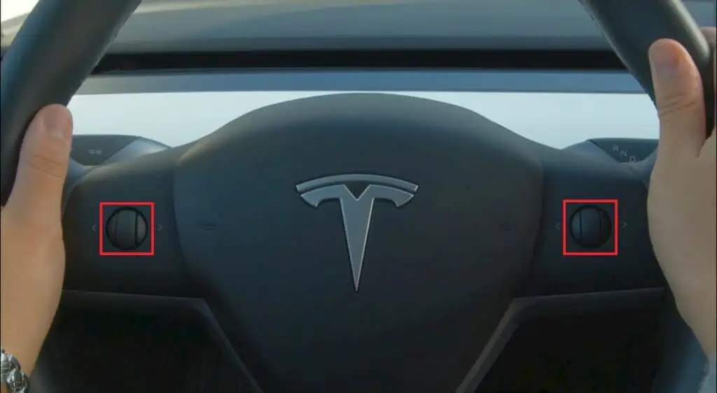 Tesla Lenkrad Reset bei Model 3 und Y